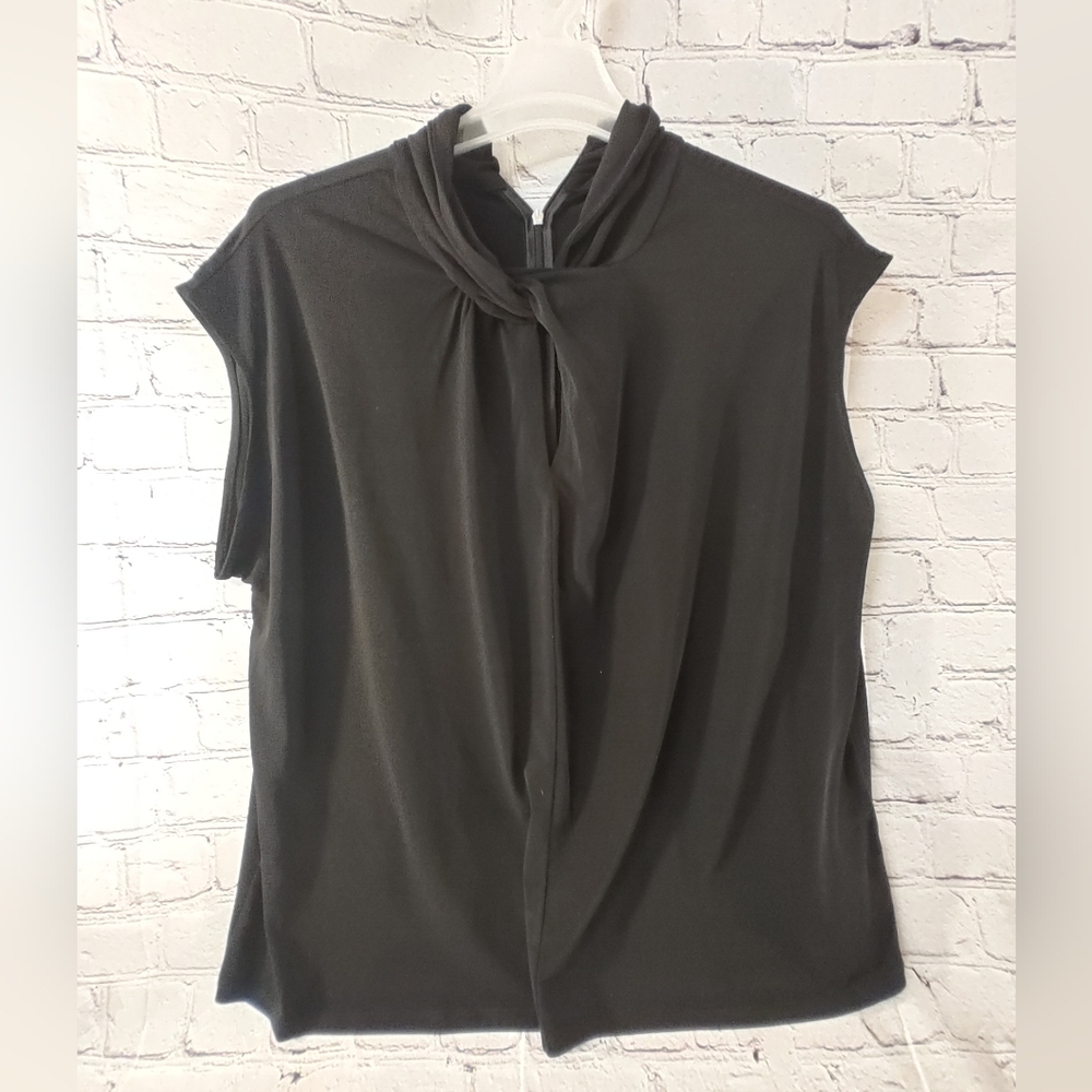 Michael Kors Twist Neck Key Hole Sleeveless Black Top 2X